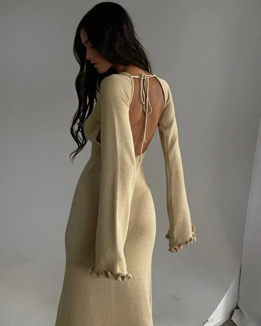 Elegant knitted bell sleeve sweater backless dress